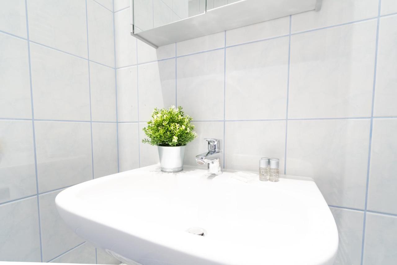 Apartment Landgutgasse Wina Bagian luar foto
