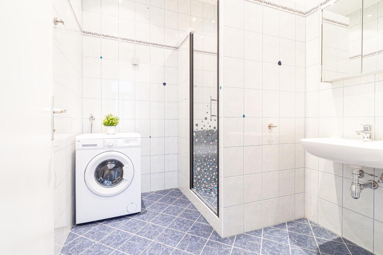 Apartment Landgutgasse Wina Bagian luar foto